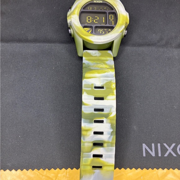 Nixon The Unit Camo Polycarbonate Watch - Picture 3 of 8